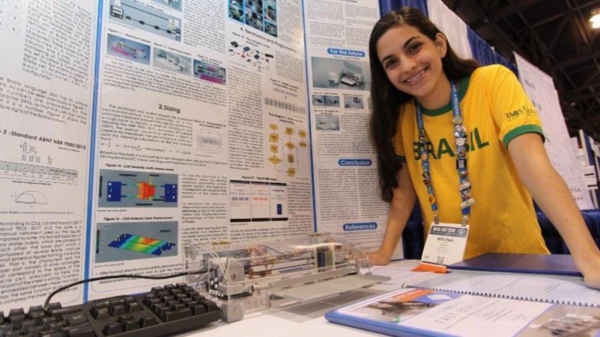 Brasileira de 19 anos cria impressora em Braille...